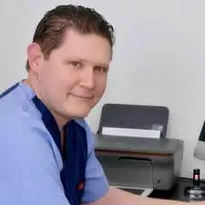 Dr Mohamed Lakhoua
